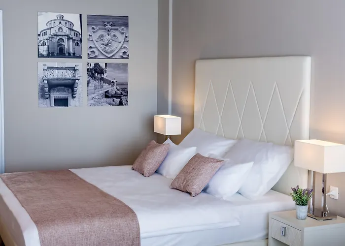 & Preelook Guest house
