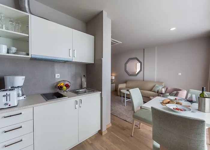 بيت ضيافة & Preelook 4*