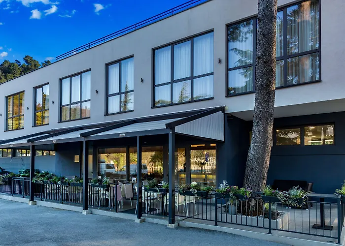 & Preelook أوباتيا