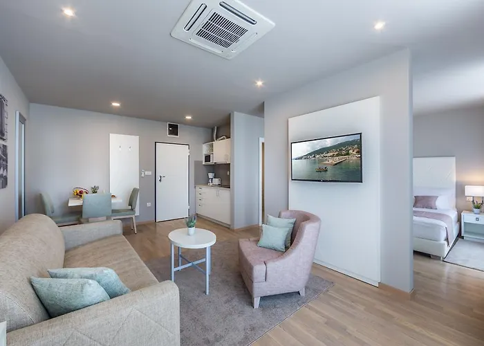 & Preelook أوباتيا